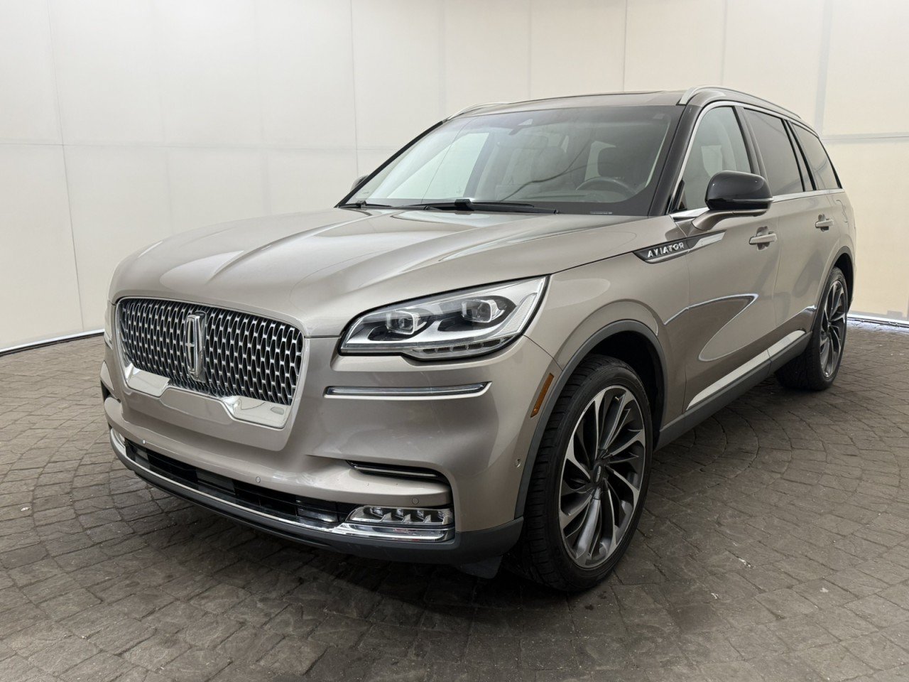 Used 2021 Lincoln Aviator Reserve w/ Equipment Group 202A AWD/4WD image 3