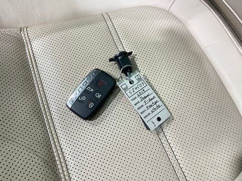 Used 2019 Jaguar F-PACE Prestige image 39