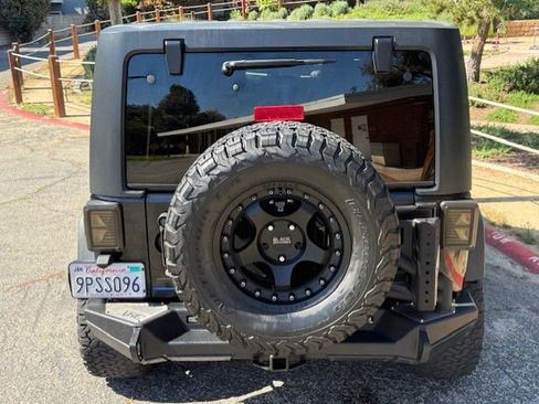 Used 2012 Jeep Wrangler Unlimited Rubicon w/ Connectivity Group AWD/4WD image 17