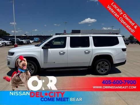 Used 2024 Jeep Wagoneer L Series II RWD image 2