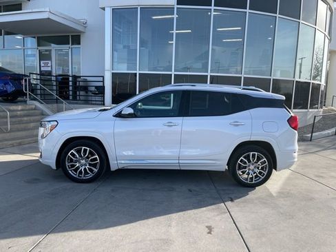 Used 2024 GMC Terrain Denali w/ Denali Premium Package image 4