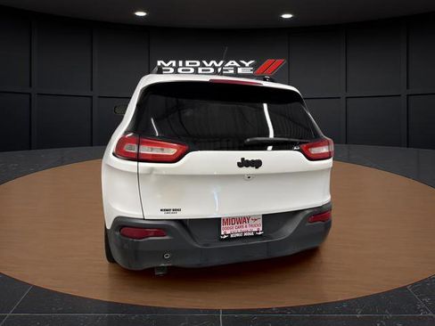 Used 2018 Jeep Cherokee Latitude w/ Altitude Package image 5