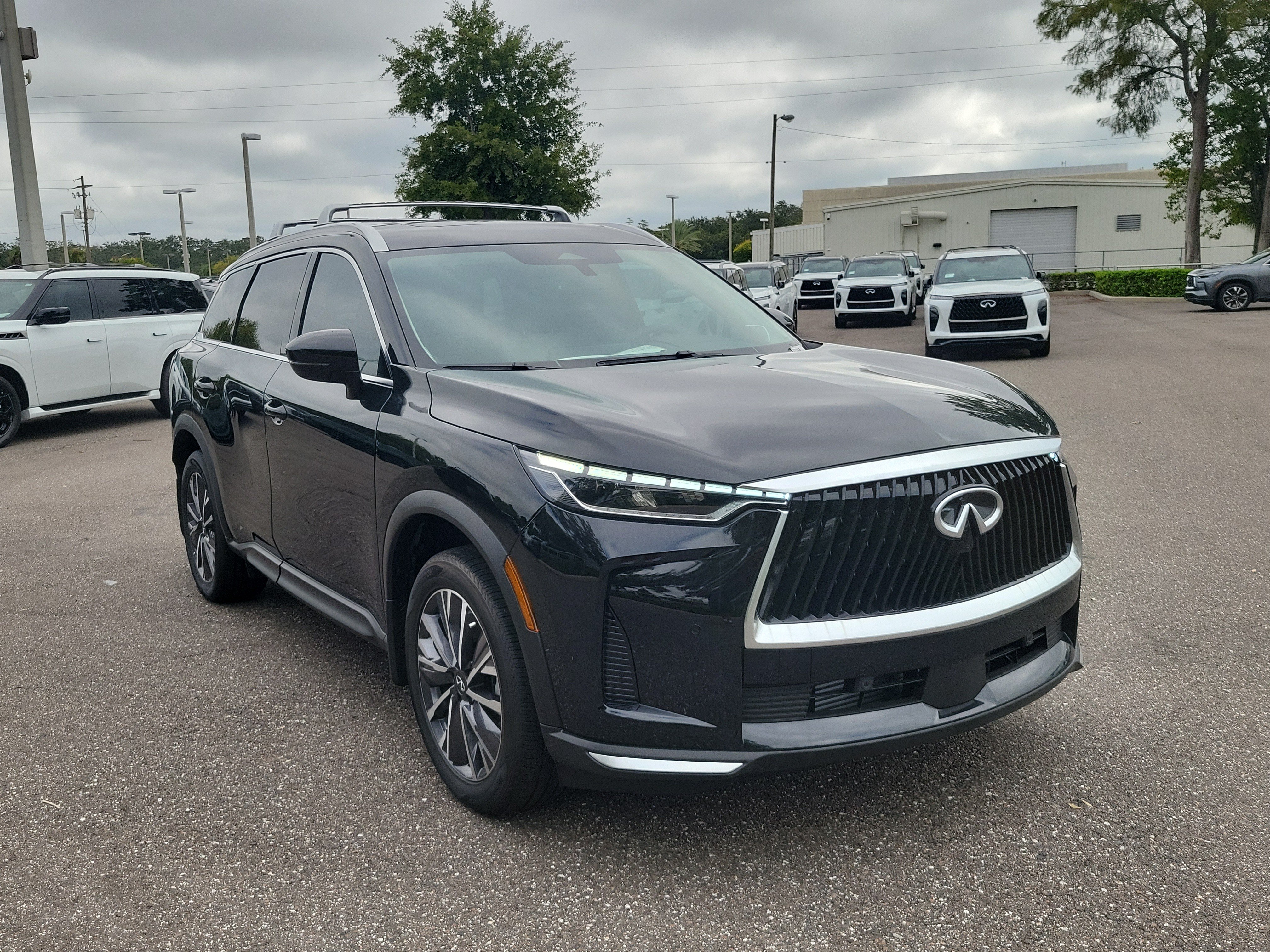 New 2027 INFINITI QX60 Luxe w/ Family Package FWD image 2