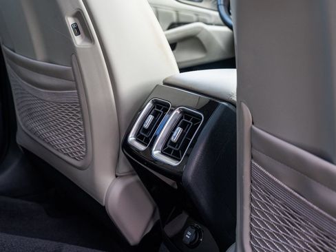 Used 2024 Kia Sorento SX FWD image 17