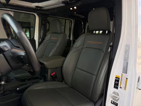 Used 2024 Jeep Gladiator Mojave image 29