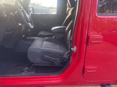 Used 2012 Jeep Wrangler Unlimited Sport image 11