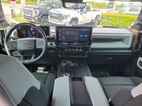 Used 2025 GMC Hummer EV 2X AWD/4WD image 18