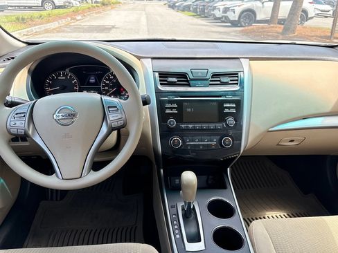 Used 2015 Nissan Altima 2.5 S w/ Special Edition Package FWD image 5
