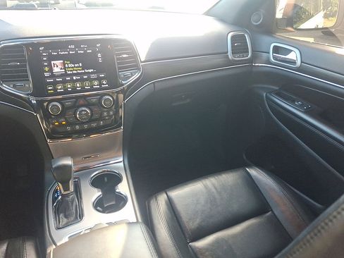 Certified 2021 Jeep Grand Cherokee Limited w/ Premium Lighting Group AWD/4WD image 11