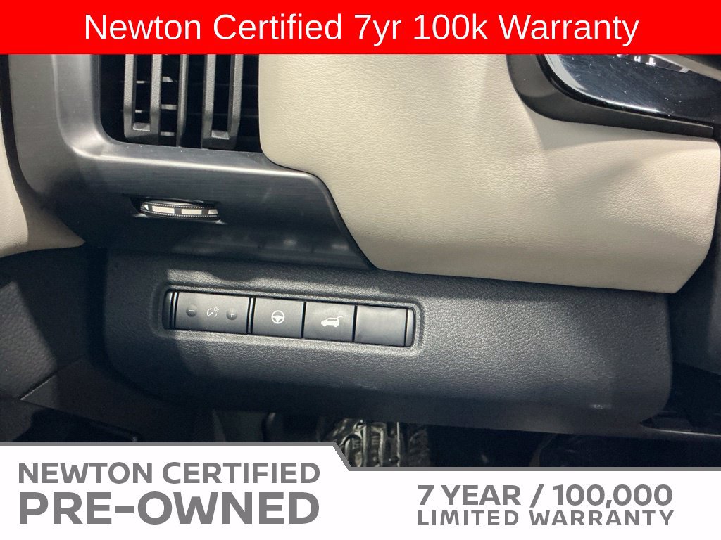 Used 2025 Nissan Pathfinder SL AWD/4WD image 38