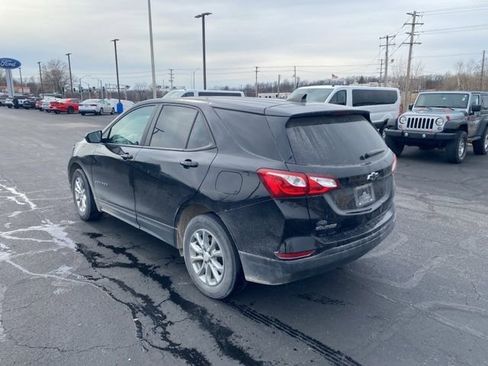 Used 2020 Chevrolet Equinox LS w/ LS Convenience Package image 3