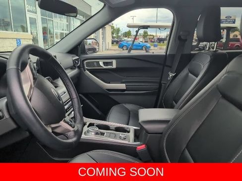 Used 2023 Ford Explorer XLT w/ Equipment Group 202A AWD/4WD image 4