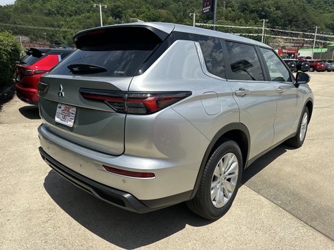 New 2026 Mitsubishi Outlander ES AWD/4WD image 2