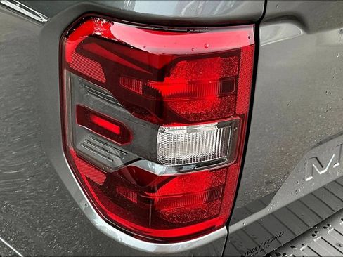 Certified 2025 Ford Maverick Lobo AWD/4WD image 25