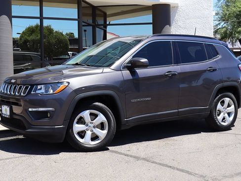 Used 2020 Jeep Compass Latitude FWD image 3