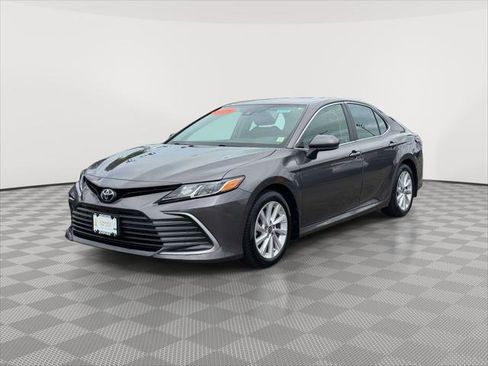 Used 2022 Toyota Camry LE w/ Carpet Mat Package (TMS) image 3