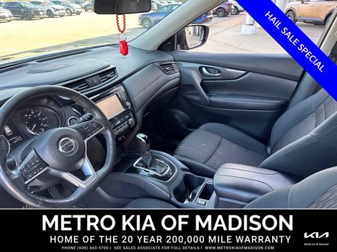 Used 2017 Nissan Rogue SV AWD/4WD image 16