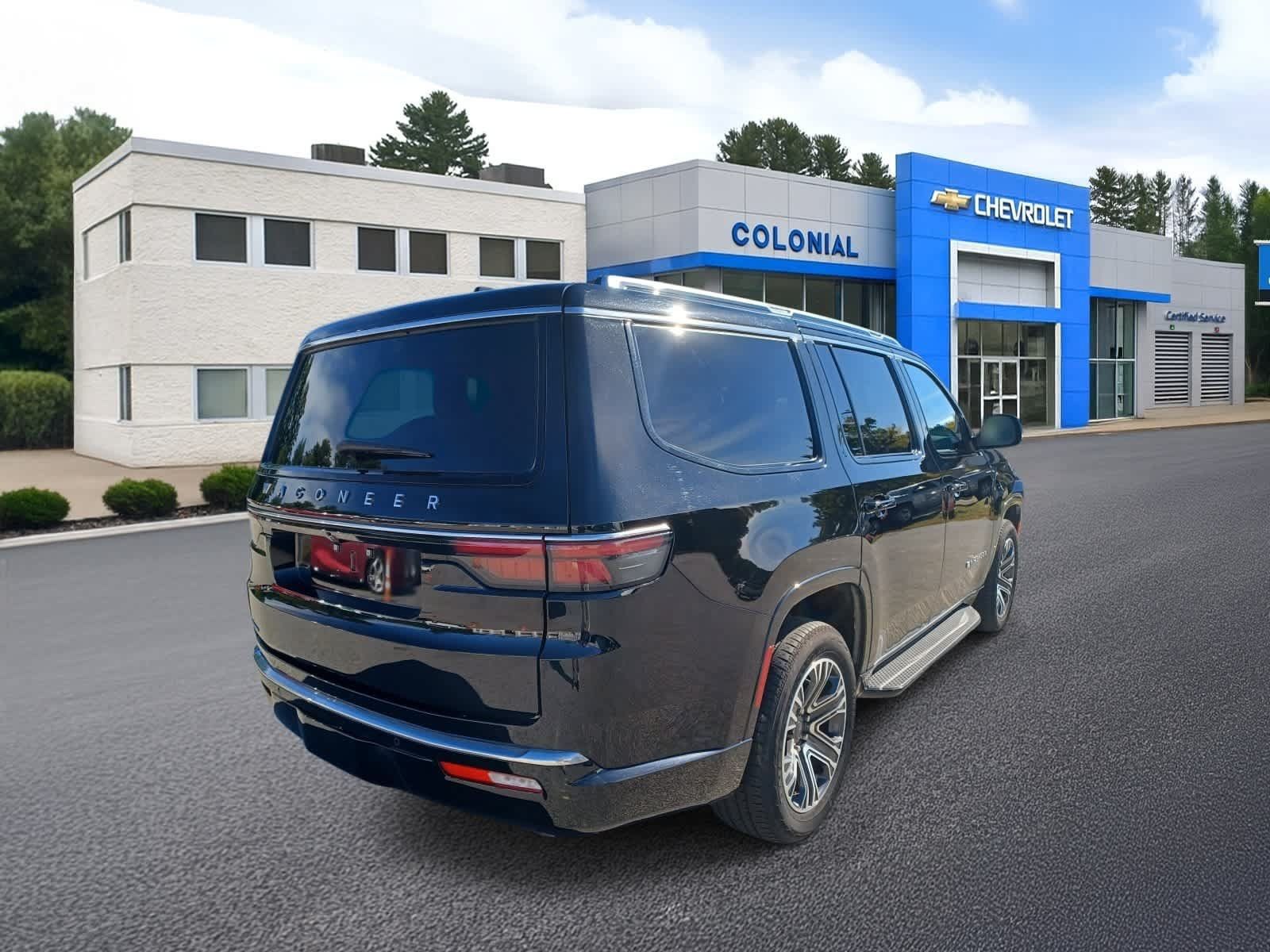 Used 2023 Jeep Wagoneer 4WD w/ Premium Group I image 4