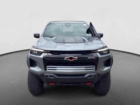 Used 2024 Chevrolet Colorado ZR2 w/ ZR2 Convenience Package III image 2