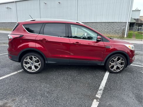 Used 2018 Ford Escape Titanium w/ Ford Safe & Smart Package AWD/4WD image 9