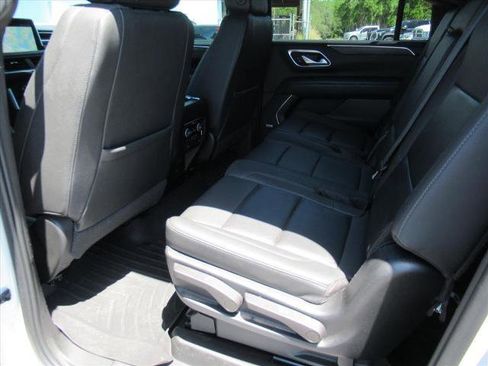 Used 2022 Chevrolet Suburban LT w/ Luxury Package AWD/4WD image 34