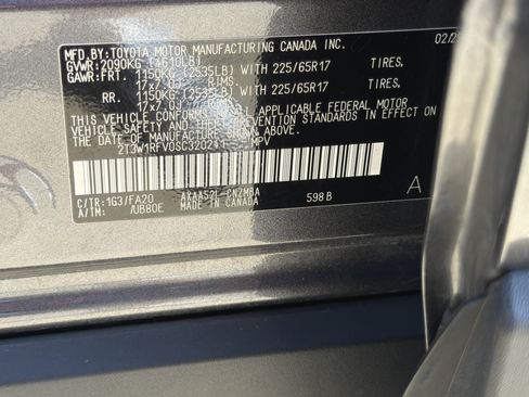 Used 2025 Toyota RAV4 XLE FWD image 31