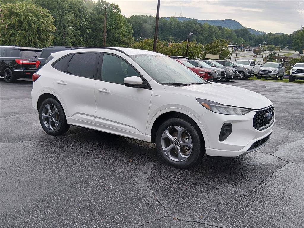 Certified 2024 Ford Escape ST-Line Select AWD/4WD image 2