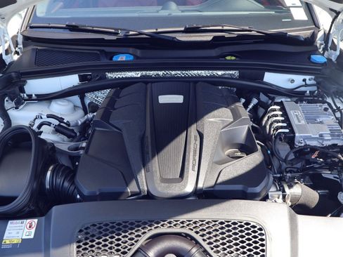 Certified 2023 Porsche Macan S image 26