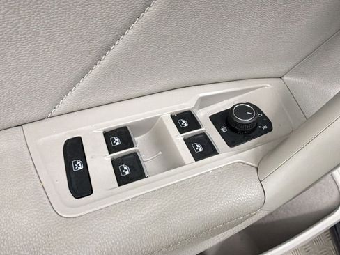 Used 2024 Volkswagen Tiguan SE image 12