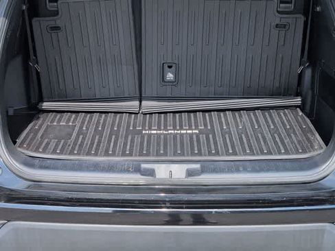 Used 2023 Toyota Highlander LE FWD image 33