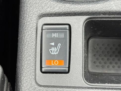 Used 2020 Nissan Rogue SV AWD/4WD image 3