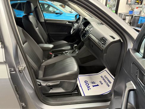 Used 2024 Volkswagen Tiguan SE AWD/4WD image 28
