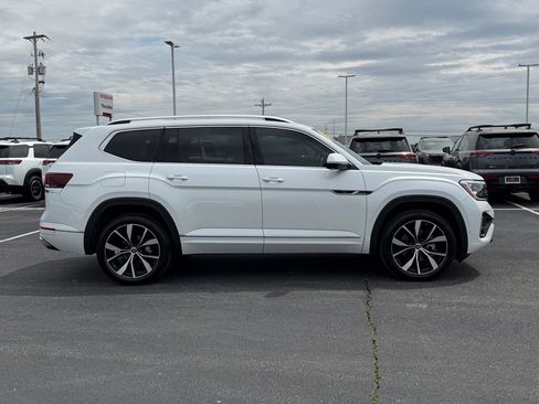 Used 2024 Volkswagen Atlas SEL Premium R-Line AWD/4WD image 4