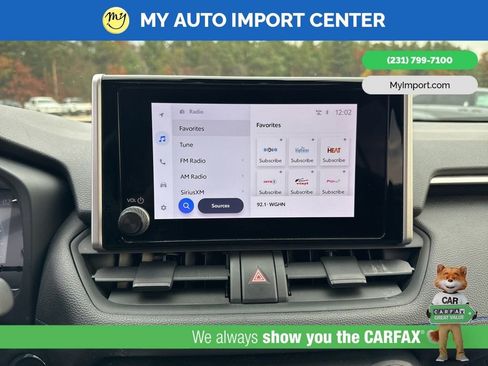 Used 2024 Toyota RAV4 SE w/ Convenience Package image 21