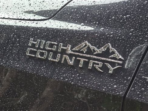 Used 2022 Chevrolet Suburban High Country w/ Premium Package AWD/4WD image 35