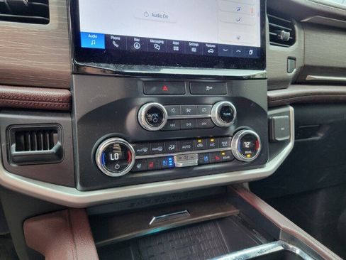 Used 2022 Ford Expedition Limited RWD image 16