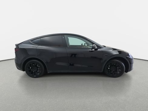 Used 2022 Tesla Model Y Long Range image 4
