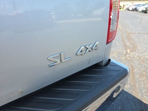 Used 2015 Nissan Frontier SL w/ Moonroof Package AWD/4WD image 57
