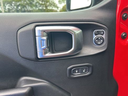 Used 2020 Jeep Wrangler Willys image 32