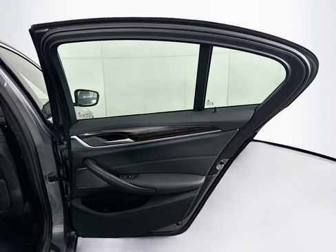 Used 2023 BMW 530i w/ Premium Package image 33