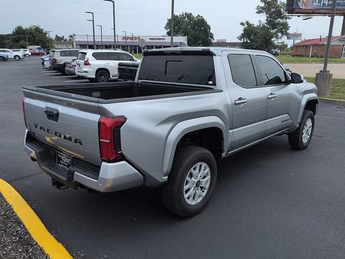 Used 2025 Toyota Tacoma SR5 AWD/4WD image 7