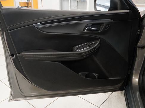 Used 2019 Chevrolet Impala LT w/ LT Convenience Package image 17