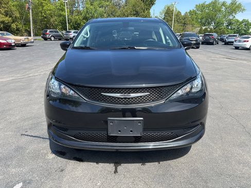 Used 2021 Chrysler Voyager LX FWD image 8