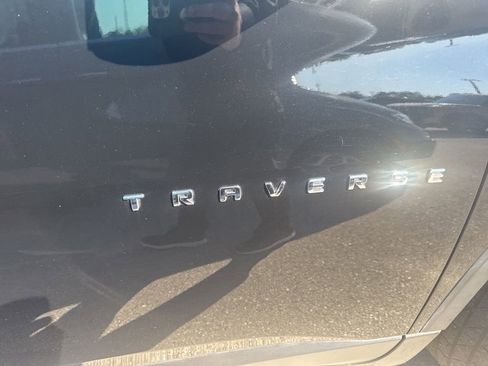 Used 2019 Chevrolet Traverse LT w/ LT Premium Package FWD image 2