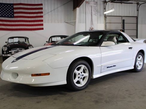 Used 1994 Pontiac Firebird Coupe RWD image 1