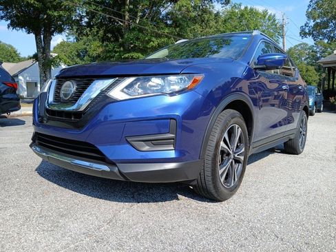 Used 2020 Nissan Rogue SV w/ Premium Package FWD image 2