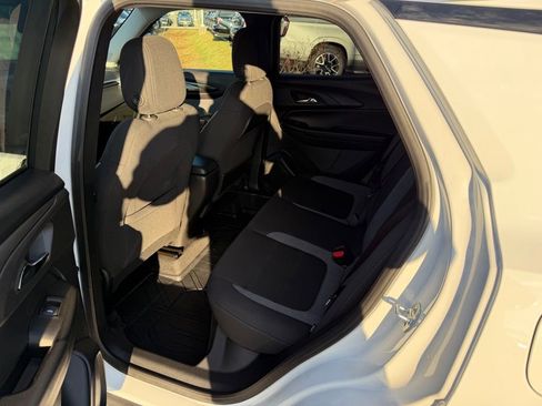 Used 2025 Chevrolet TrailBlazer LT w/ Driver Confidence Package image 18