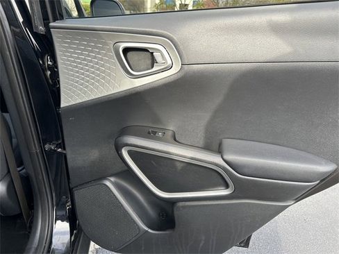 Certified 2022 Kia Soul LX w/ Technology Package image 19