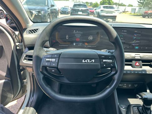 Used 2025 Kia K4 FWD image 19
