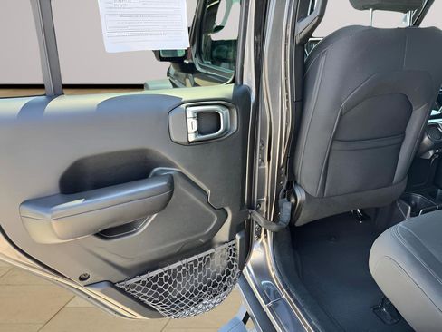 Used 2018 Jeep Wrangler Unlimited Sport S AWD/4WD image 13